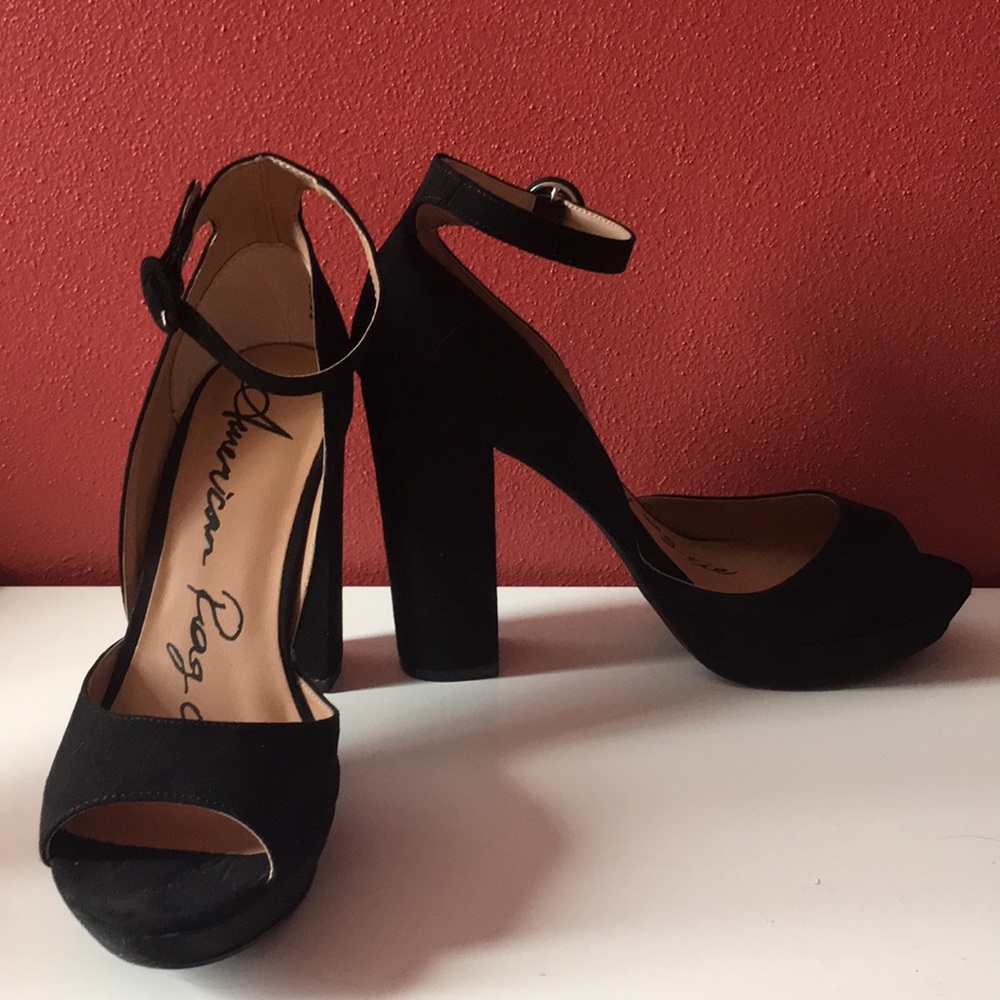 Black blocky heel platforms